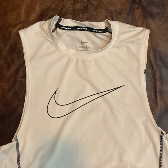 Nike sleeveless compression - Picture 2 of 4